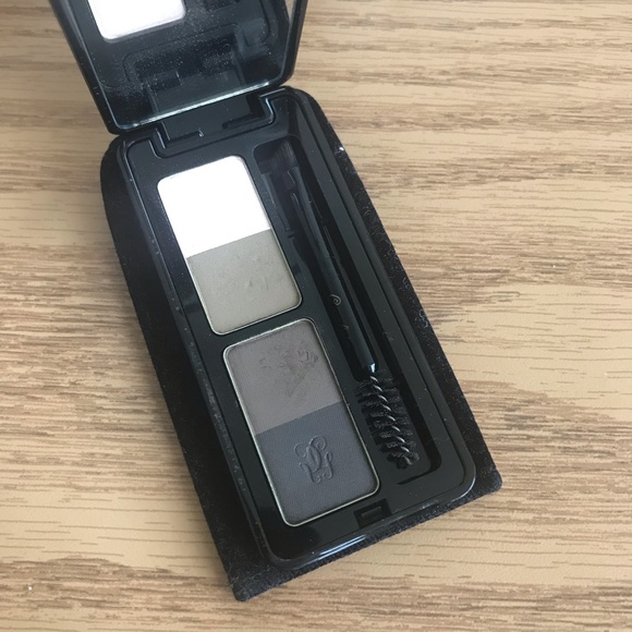 Guerlain - Picture 1 of 3